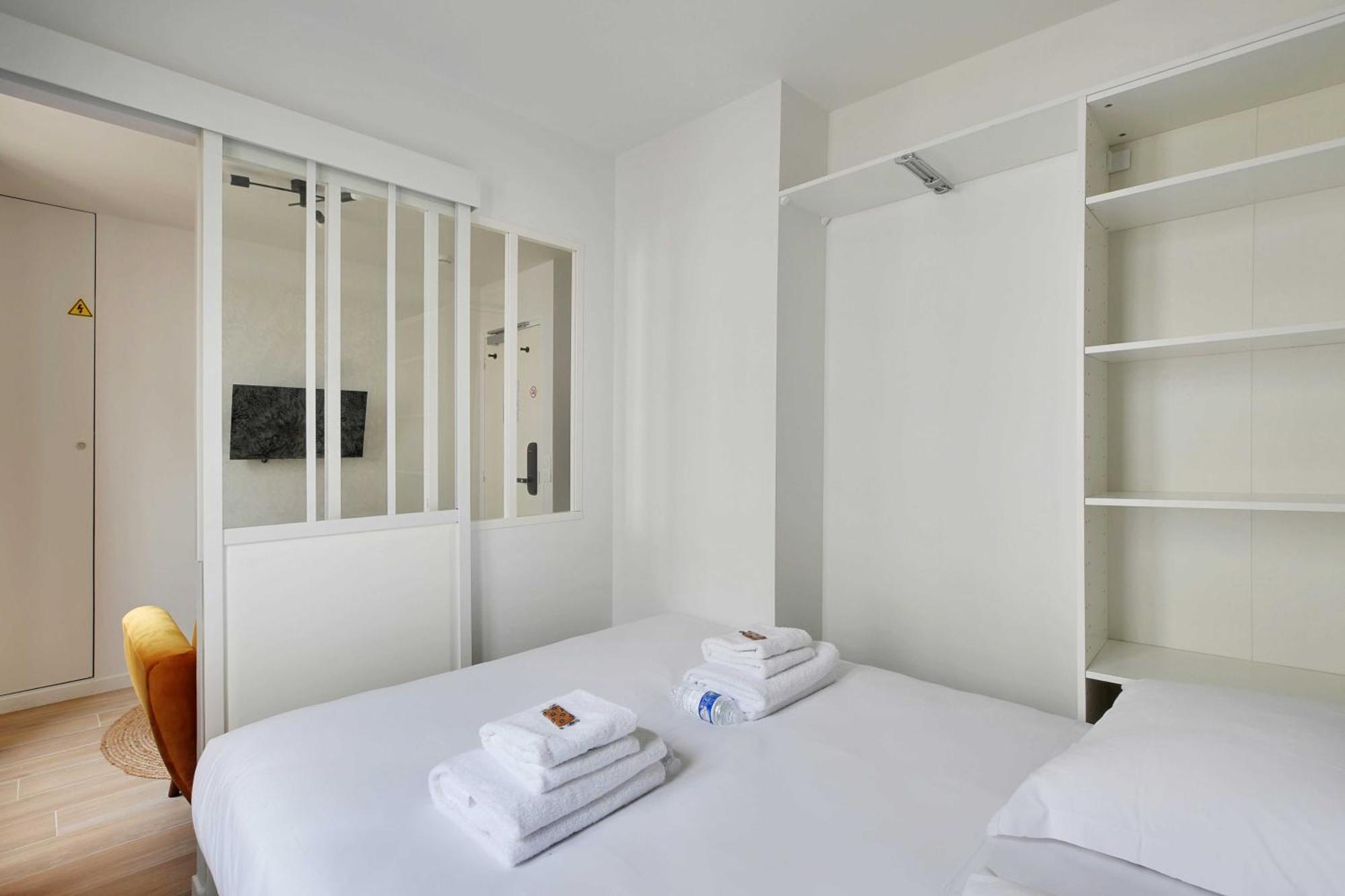 Newly Renovated Appartements Residence Republique Paris Exterior photo